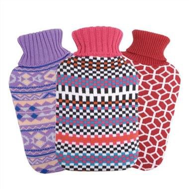 Geometrinen raitakaapeli, neulottu kuumavesipullo